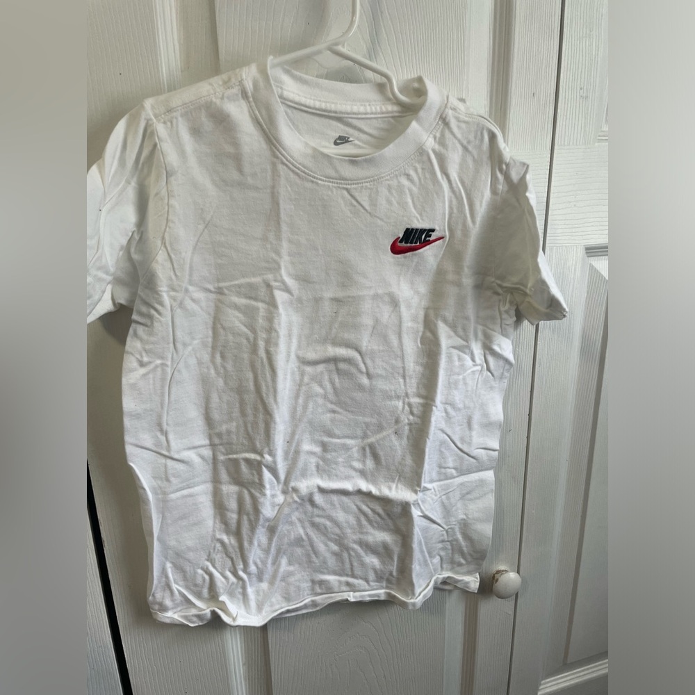 Kids nike tshirt